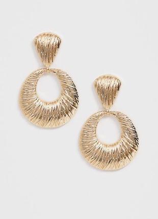 👩🌻 эффектные, нарядные серьги-гвоздики с подвеской кольцо рифленая текстура asos