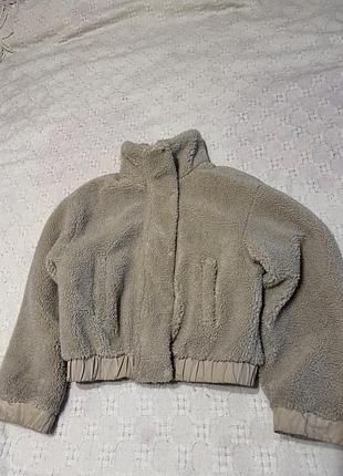 Укороченная плюшевая куртка тедди / бомбер pull&bear (размерхs-s)