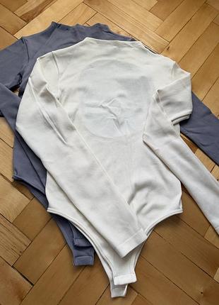 Жіноче боді zara в рубчик з довгим рукавом та відкритою спинкою, лавандовий та молочний, розмір s-m
