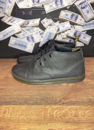 Черевики dr. martens , чоловічі, шкіряні, мають чорний колір,  підходять до повсякденного носіння, розмір 47, розмір устілки 29,5 / 30 сантиметрів.