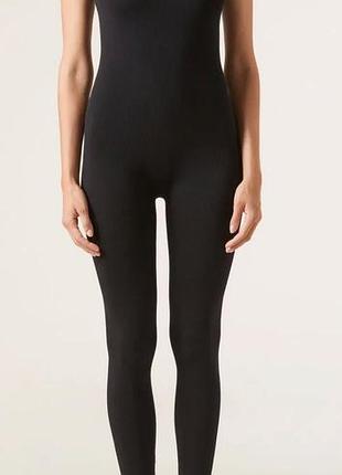 Жіночий безшовний спортивний комбінезон calzedonia в рубчик (розмір s/m)