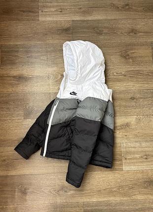 Оригінальна дитяча демісезонна куртка хлопчику чи дівчинці nike sportswear, стан нової, р.m (137-147см)