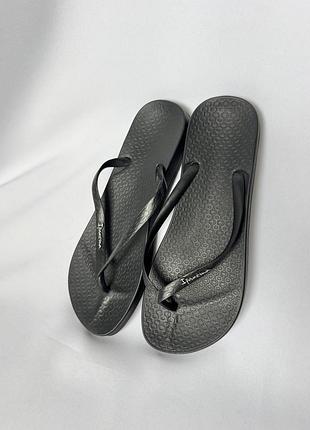 Ipanema черные вьетнамки резиновые базовые шлепанцы минимализм anat anatomic