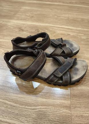 Шкіряні сандалі від clarks 2