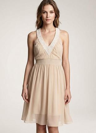 Нежное бежевое платье h&amp;m с вышитым вырезом (размер xs / 34)