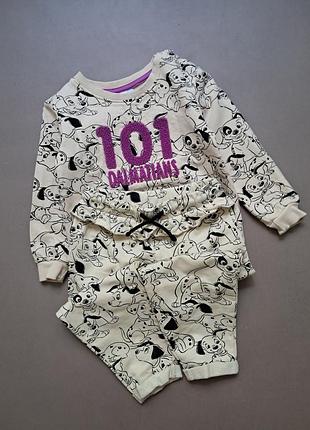 Наш утеплений комплект в стилі «101 далматинець», що складається зі світшоту та штанців з принтом у вигляді цуценят