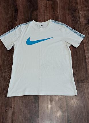 Мужская уникальная футболка nike с большим лого на лампасах оригинал