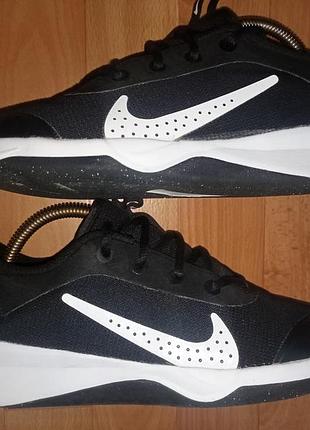 Кросівки nike omni multi-court (gs) розмір 39 довжина стельки 24.5 см