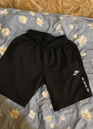Шорти nike.чорного кольору. ціна 100 грн