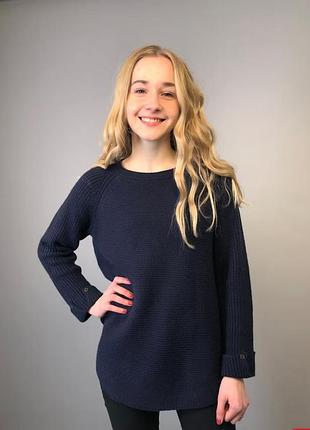 Женский темно-синий (navy blue) вязаный свитер / пуловер в рубчик с круглым вырезом и декоративными пуговицами на манжетах рукавов, размер 14