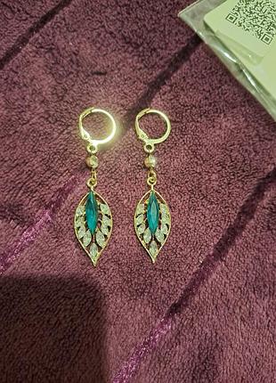 Серьги женские (бижутерия)