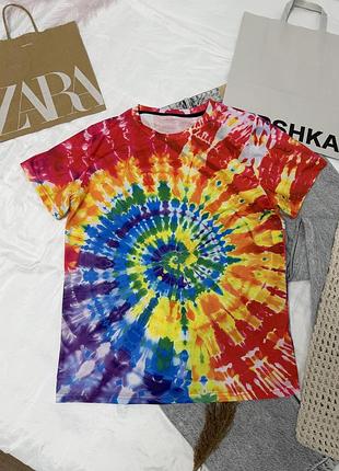 Яскрава підліткова футболка тай-дай (tie-dye)