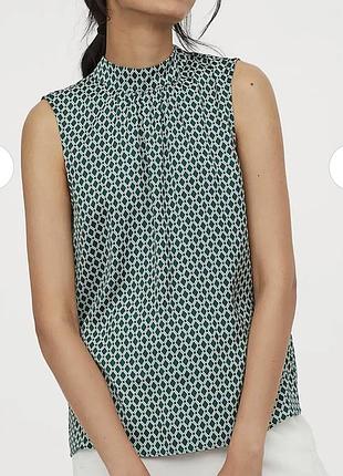 Стильная блуза/топ h&amp;m с геометрическим принтом (высокий воротник с завязками)