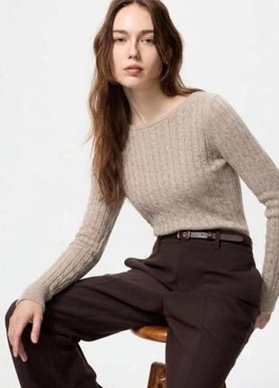 Жіночий легкий  светр гольф uniqlo бежевого кольору розмір s/44