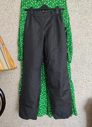 Черные детские лыжные брюки бренда wedze (decathlon) с эластичным поясом и водоотталкивающей мембранной тканью 13-14 лет