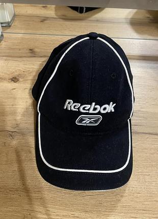 Кепка чорна reebook