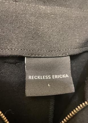 Designed in singapore by reckless ericka кюлоти 8