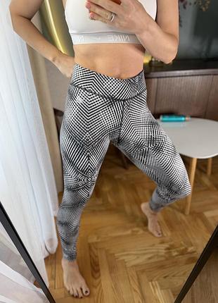Чорно білі спортивні лосини adidas