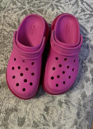Шльопанці жіночі crocs рожеві