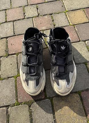 Стильні кросівки adidas originals (модель nite jogger / fyw или подібна серія adidas fyw / torsion)
