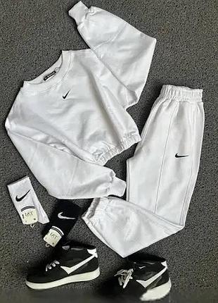 Білий спортивний костюм nike (укорочений світшот та джогери)