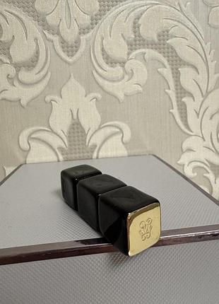 Червона помада для губ 3
