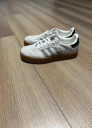 Кросівки від adidas samba