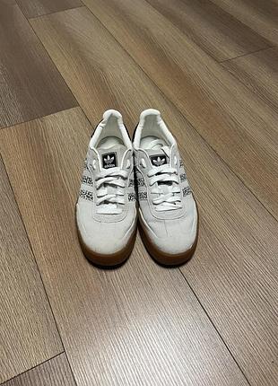 Кросівки від adidas samba 2