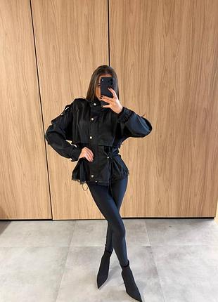 Трендова вітровка з мереживом 7