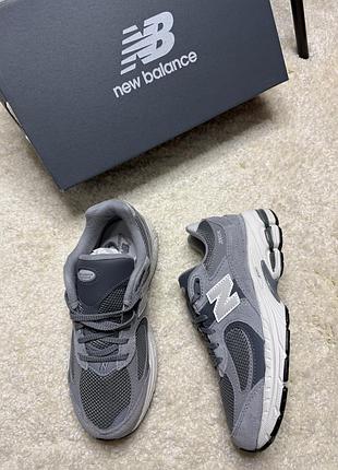 Оригінальні кросівки new balance 2002r