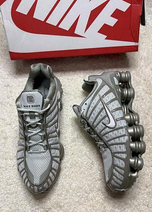 Оригінальні кросівки nike shox