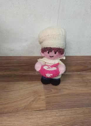 В'язана лялька «кухар» (chef) із серії паттернів jean greenhowe’s little gift dolls,