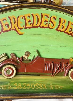 Стара рекламна вивіска автосалона mercedes-benz 1930 - 1940-х років. обʼємний спортивний автомобіль mercedes 250ssk 1938 р