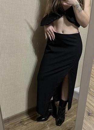 Жіноча міді спідниця zara чорна з розрізом