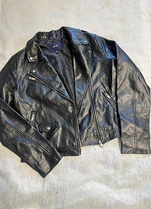 Чорна жіноча косуха