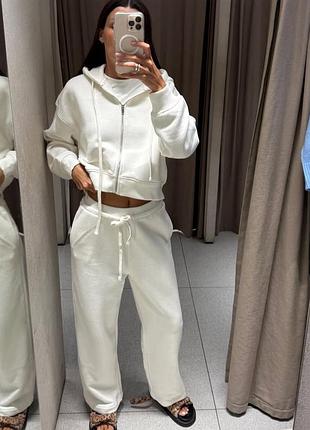 Молочний костюм штани та худі zara