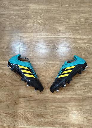 Футбольные бутсы adidas