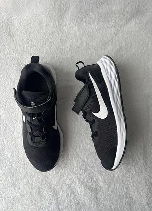Кросівки фірми nike 35 розміру за устілкою 22,5 см