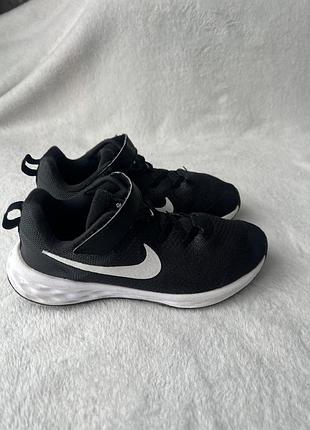 Кроссовки фирмы nike 35 размера по стельке 22,5 см