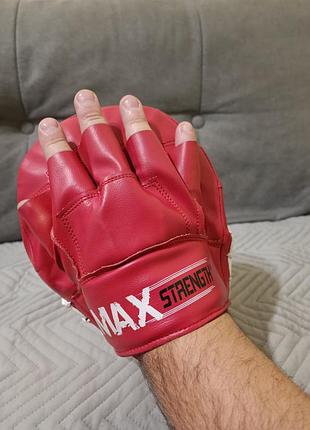 Боксёрская лапа max strength