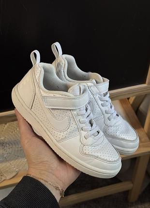 Білі кросівки nike court 31р устілка 20см