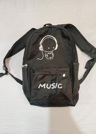 Чорний рюкзак з usb-портом music