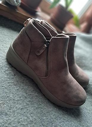 Жіночі черевики skechers — розмір 39 (устілка 25 см)