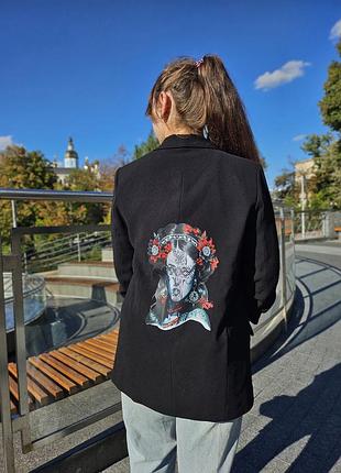 Жакет женский с мотанкой на спине