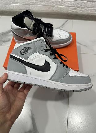 Кросівки nike air jordan 1 mid smoke grey.