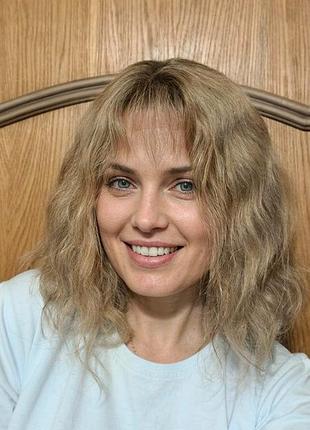 Перука зі 100% натурального людського волосся, пшенично-русява з темними коренями, хвиляста, каре
