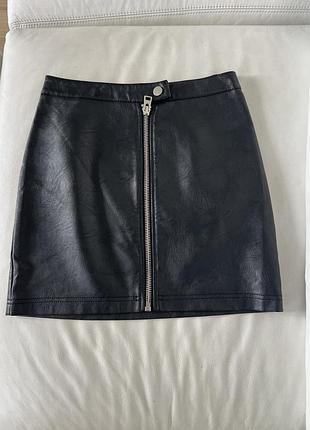 Стильна коротка спідниця topshop зі штучної шкіри eu 36/us 4/ uk 8 ідеальний стан