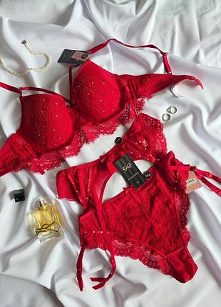 Комплект белья тройка трусики пояс бюст красный hunkemoller s m 80c