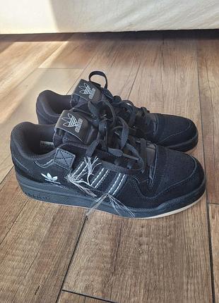 Кроссовки adidas forum