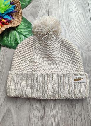 Женская зимняя шапка с помпоном nike beanie beige one size